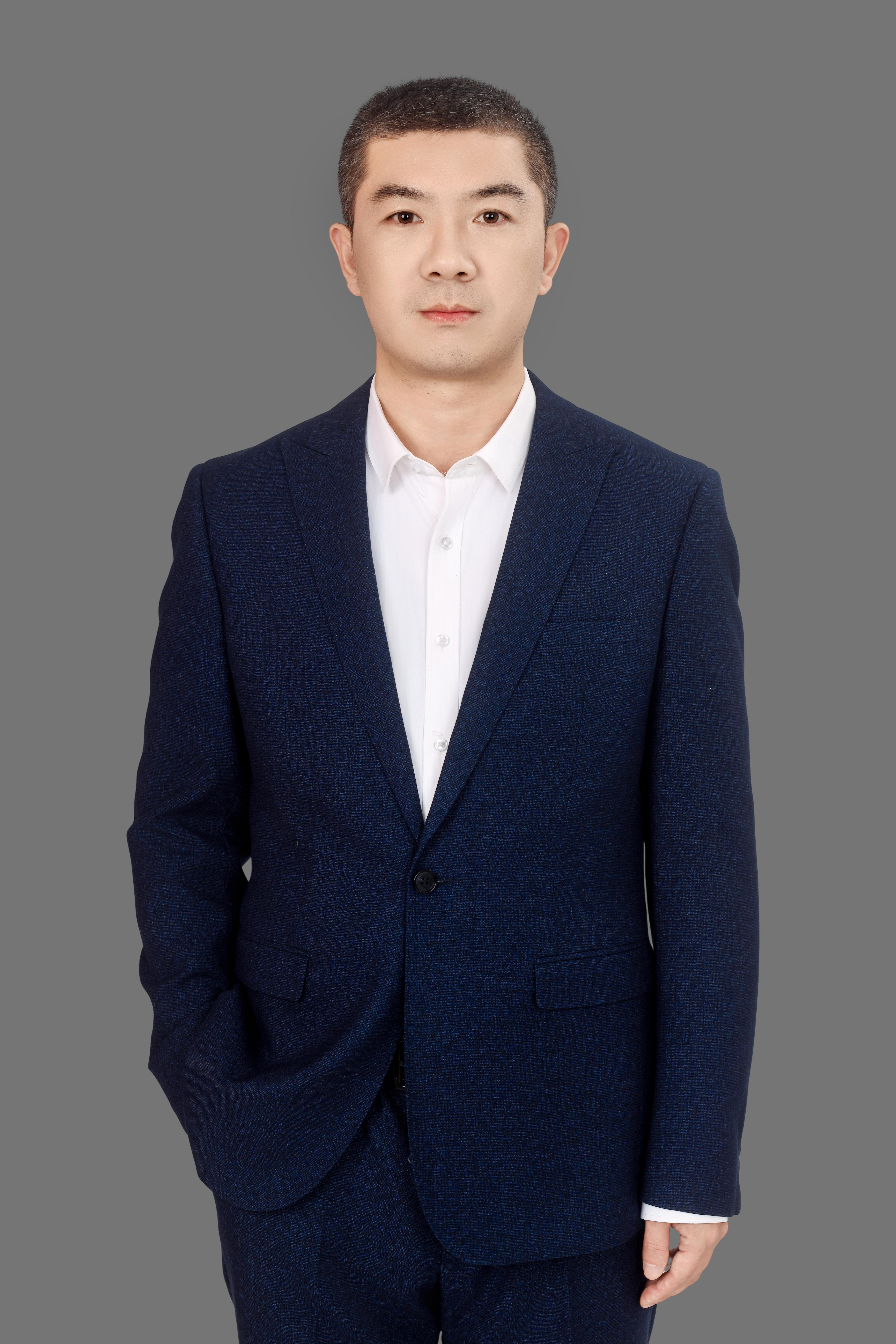 张浩鹏.jpg